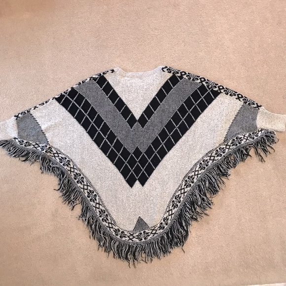 Yaira Sweater Poncho Womens Small Medium Black Oatmeal Fringe Dark Academia - Picture 3 of 10